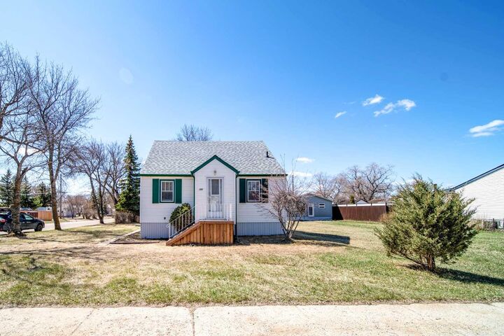 Property Photo:  737 9 Avenue  AB T9W 1B9 