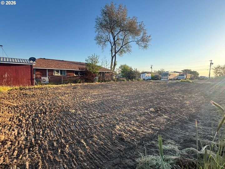 Property Photo:  815 SE 6th St  OR 97801 