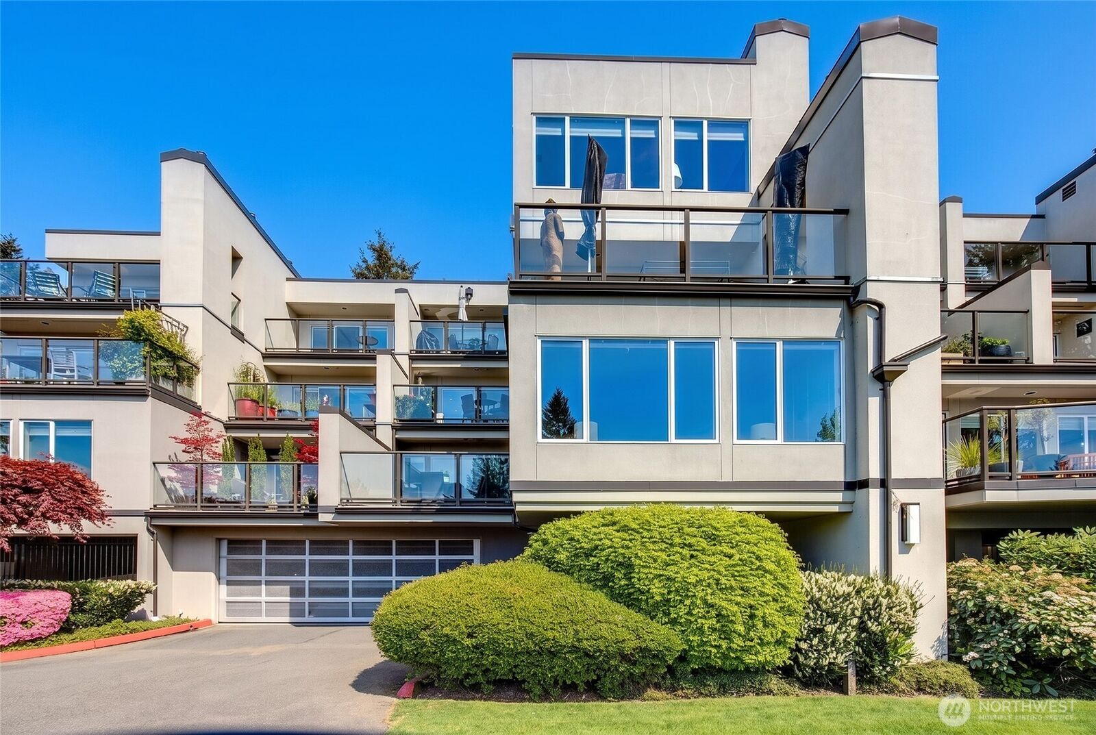 Property Photo:  11110 NE 41st Drive 49  WA 98033 