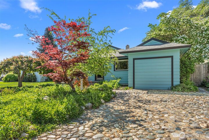 Property Photo:  229 W Allen Avenue  WA 98816 