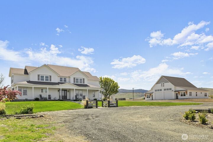 Property Photo:  3920  Weaver Road  WA 98926 