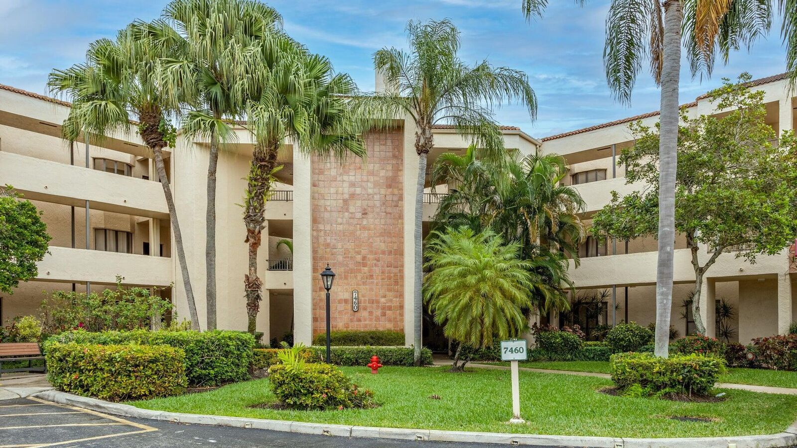 Property Photo:  7460 La Paz Boulevard  FL 33433 