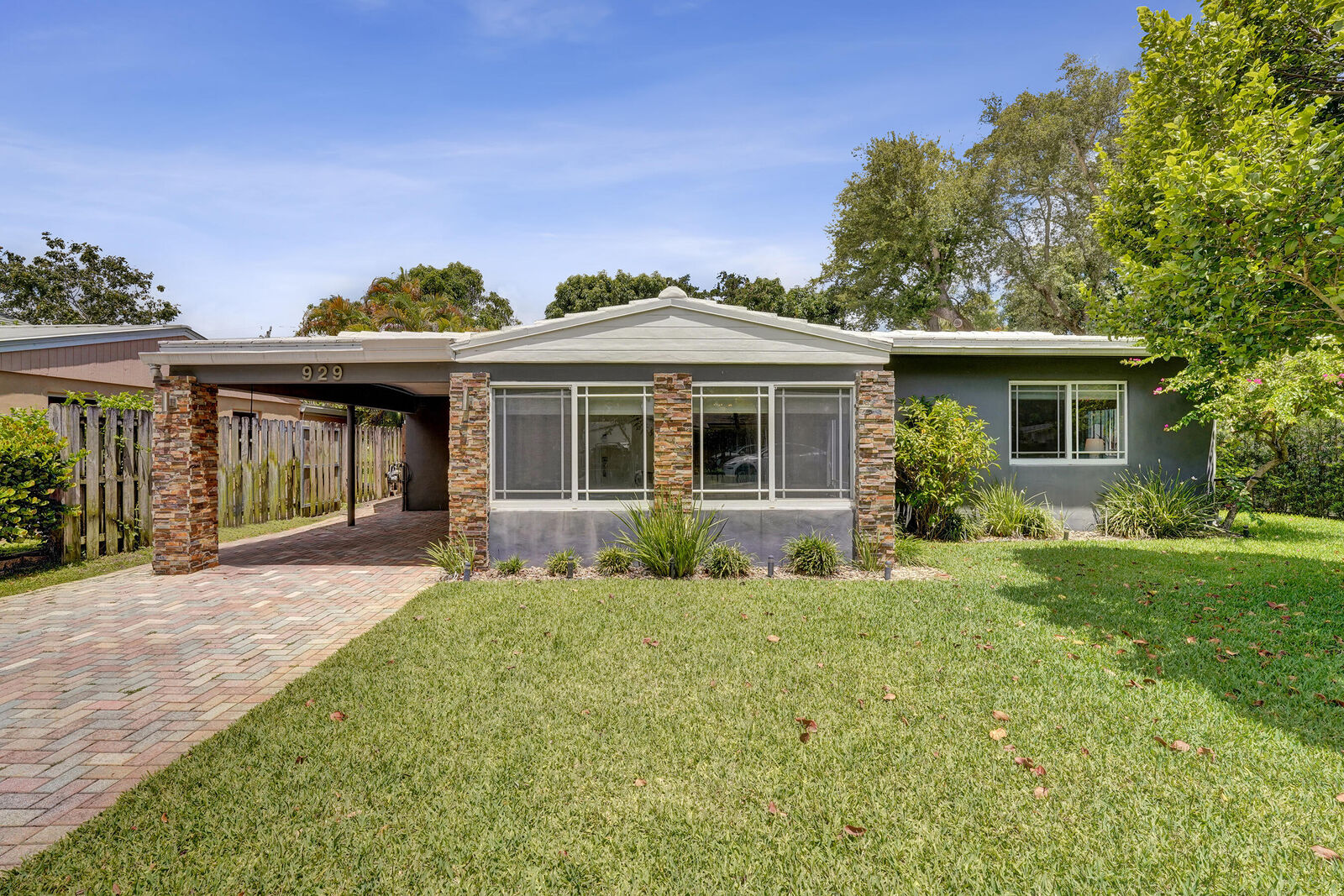 Property Photo:  929 SW 18th Court  FL 33315 