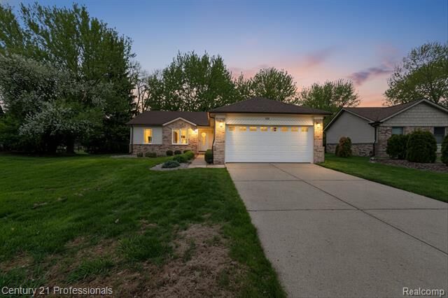 Property Photo:  134 Foxboro Drive  MI 48309 