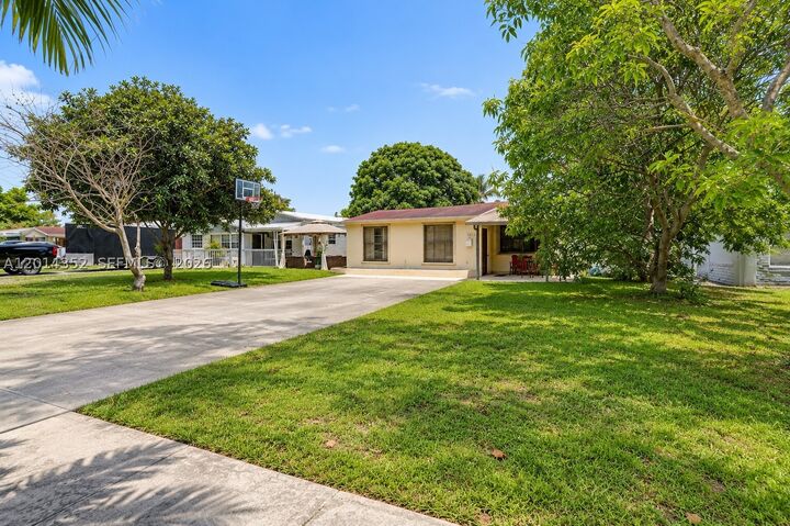 Property Photo:  1379 NE 177th St  FL 33162 