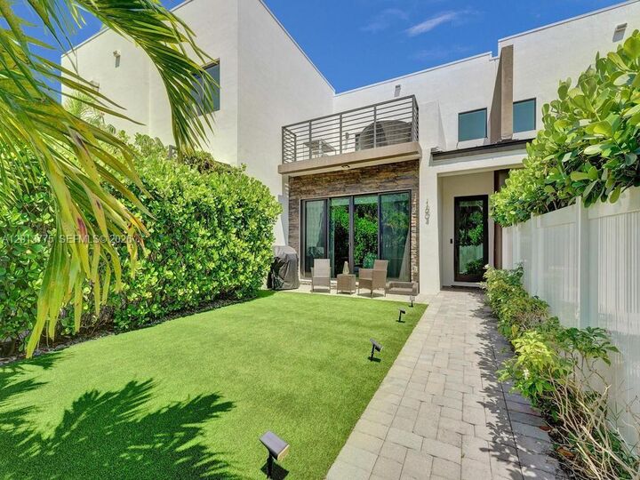 Property Photo:  1604 SW 4th Ave  FL 33315 