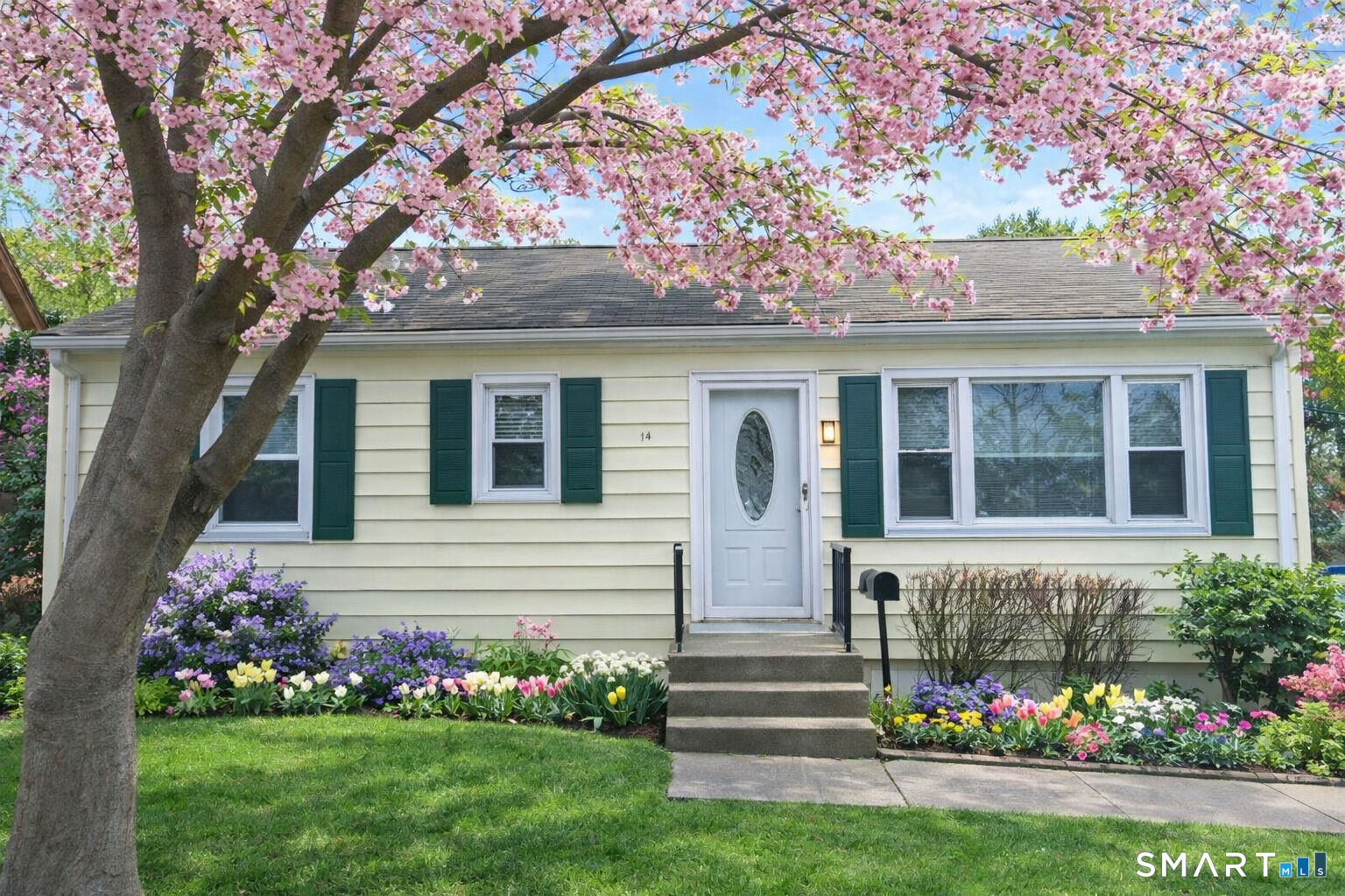 Property Photo: 14 Dale Place CT 06906