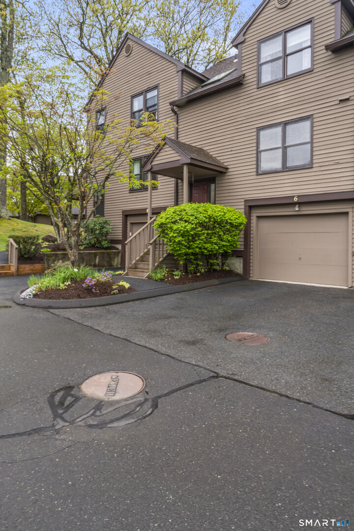 Property Photo:  6 Deepwood Circle 6  CT 06468 