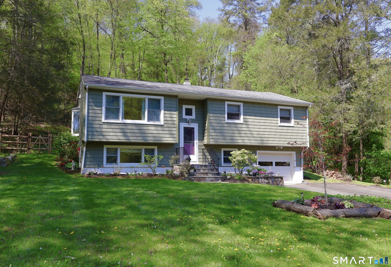 Property Photo:  6 Hillside Court  CT 06804 
