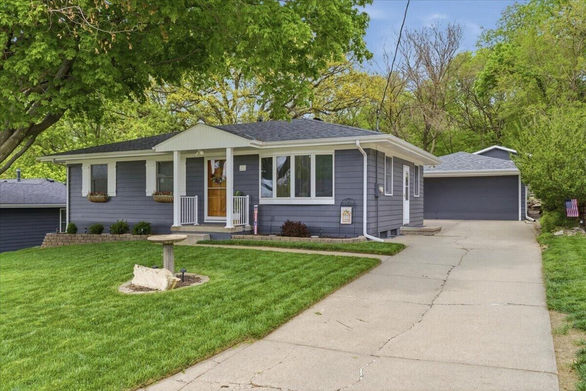 Property Photo:  20 Spencer  Circle  IA 51503 