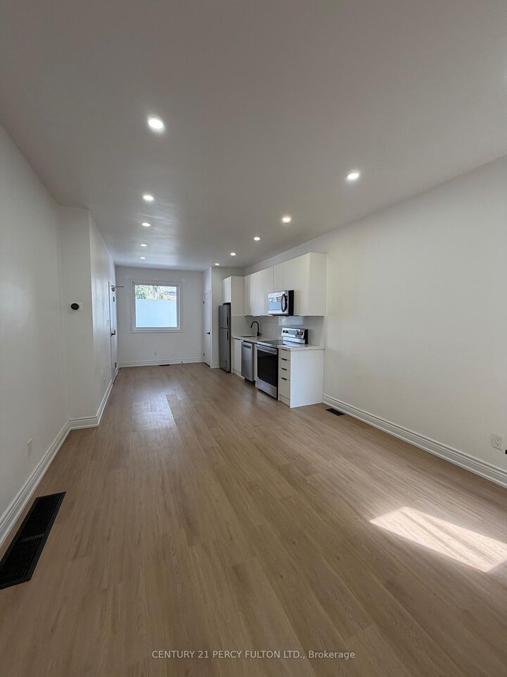 Photo de la propriété:  382 Lansdowne Avenue Main  ON M6H 3Y3 