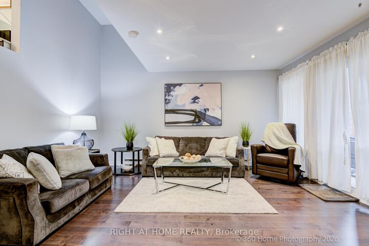 Property Photo: 221 Milestone Crescent 80 ON L4G 3M2