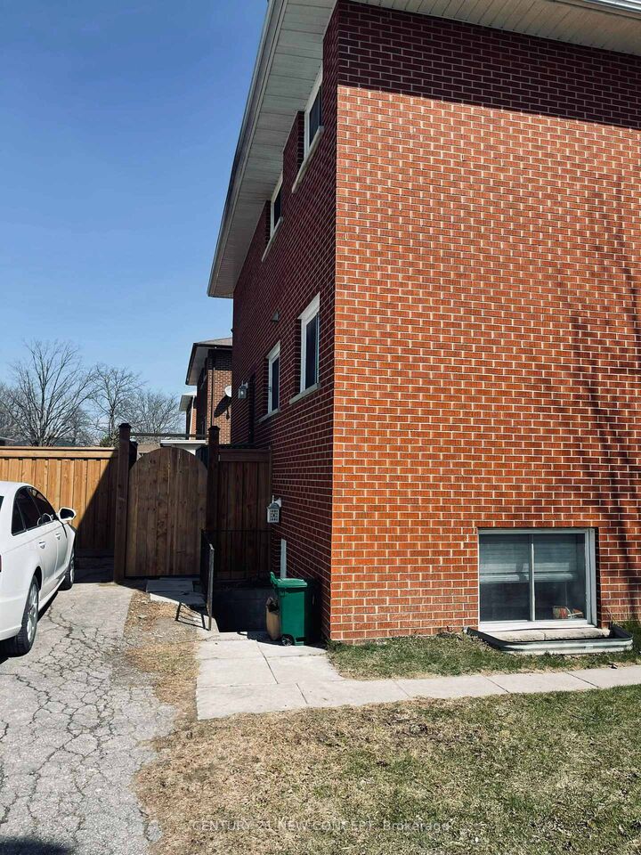 Photo de la propriété:  580 Digby Avenue  ON L1G 1W6 