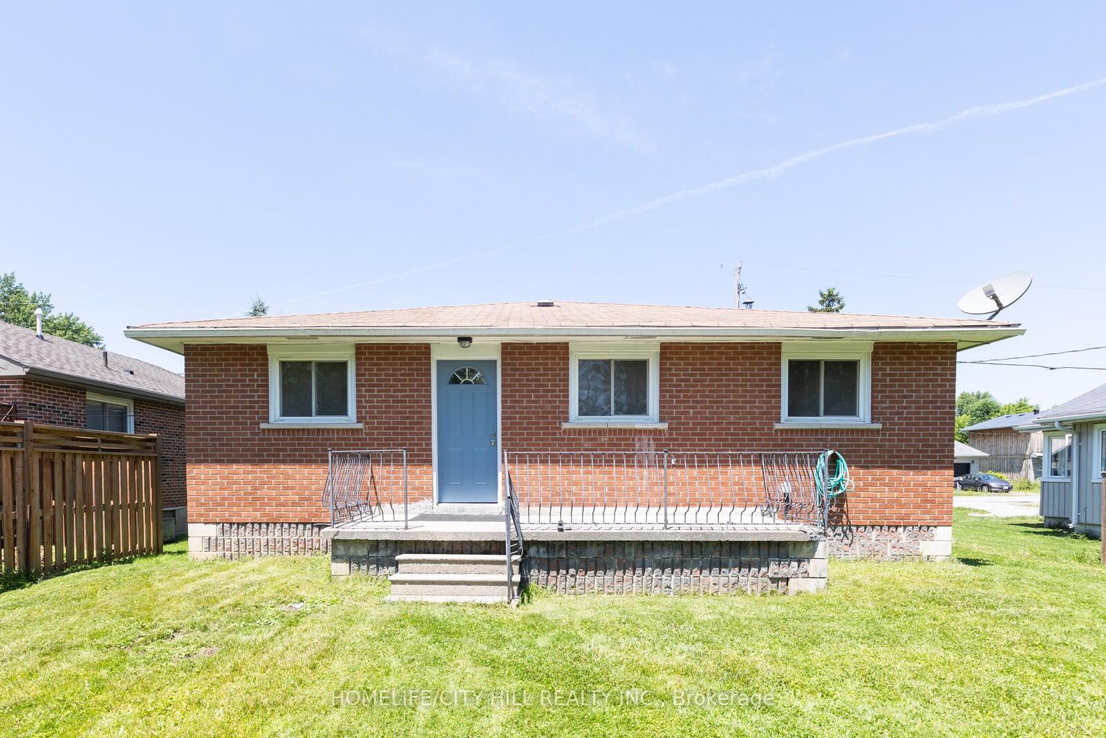 Property Photo: 347 Hollywood Drive ON L4P 3A2