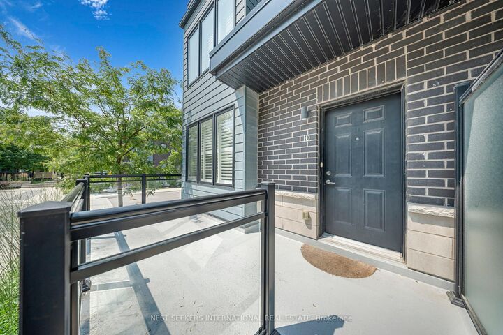 Property Photo: 2212 Bromsgrove Road 10 ON L5J 1L4