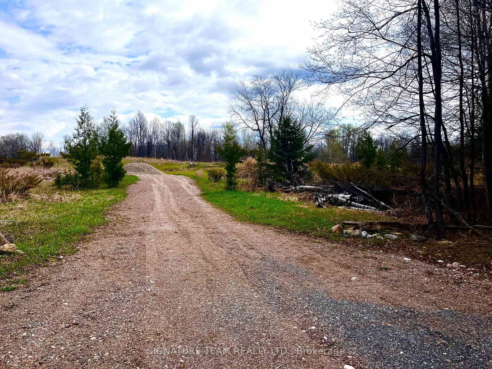 Property Photo:  1102 Colton Road  ON K7V 3Z5 