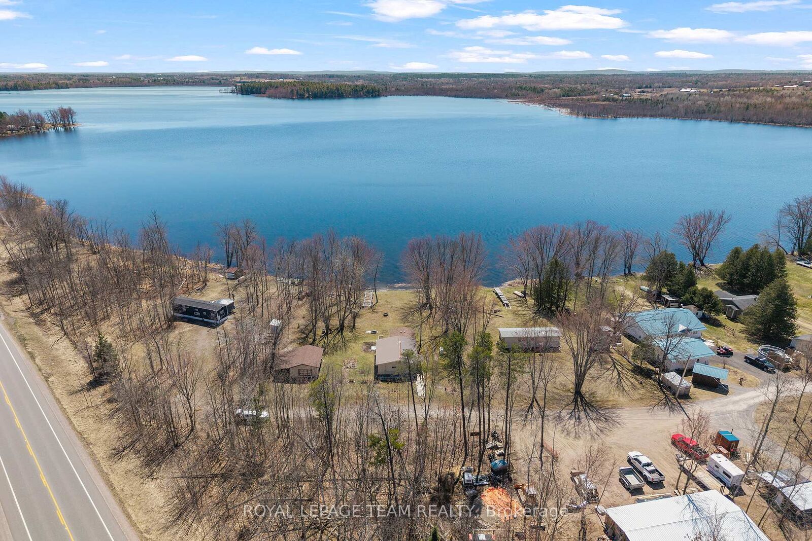 Property Photo: 424 Hummingbird Lane ON K0J 1T0