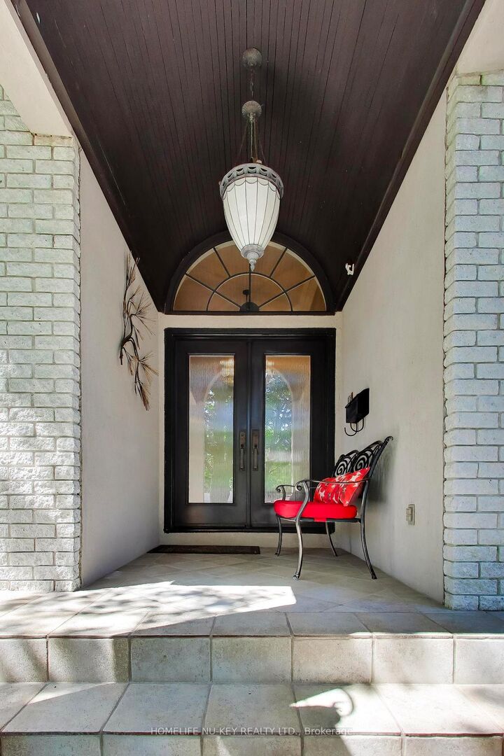 Property Photo: 38 Castle Drive ON L4N 1R1