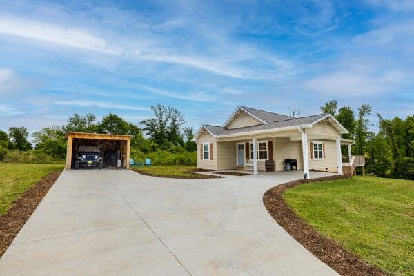 Property Photo:  611 S Walnut Street  SC 29678 