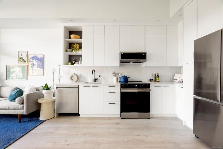 Property Photo:  1075 Tillicum Rd 108  BC V9A 2A4 