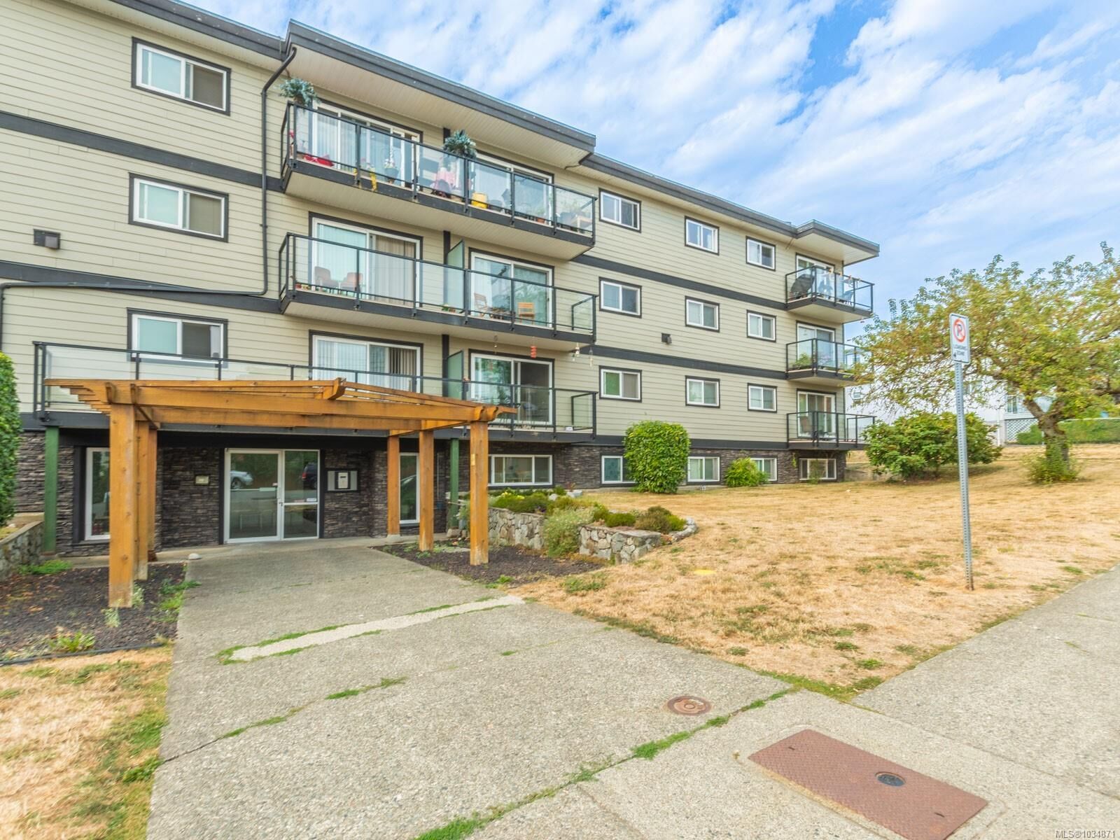 Property Photo:  218 Bayview Ave 303  BC V9G 1A4 