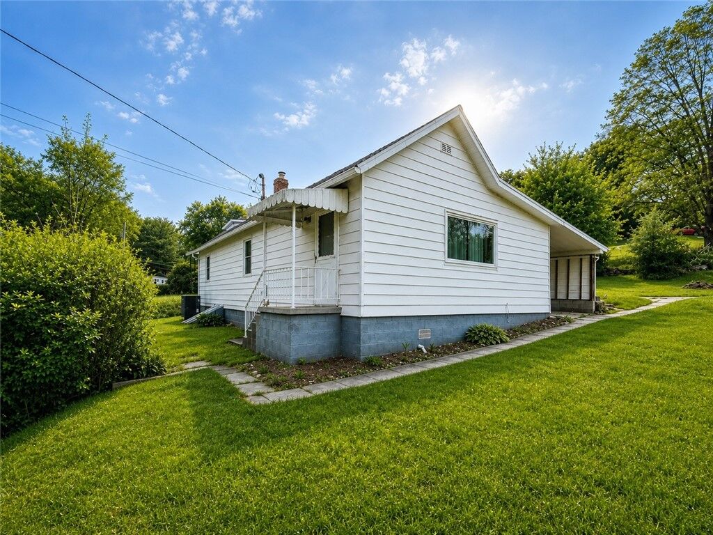 Property Photo: 395 Spring St PA 15698