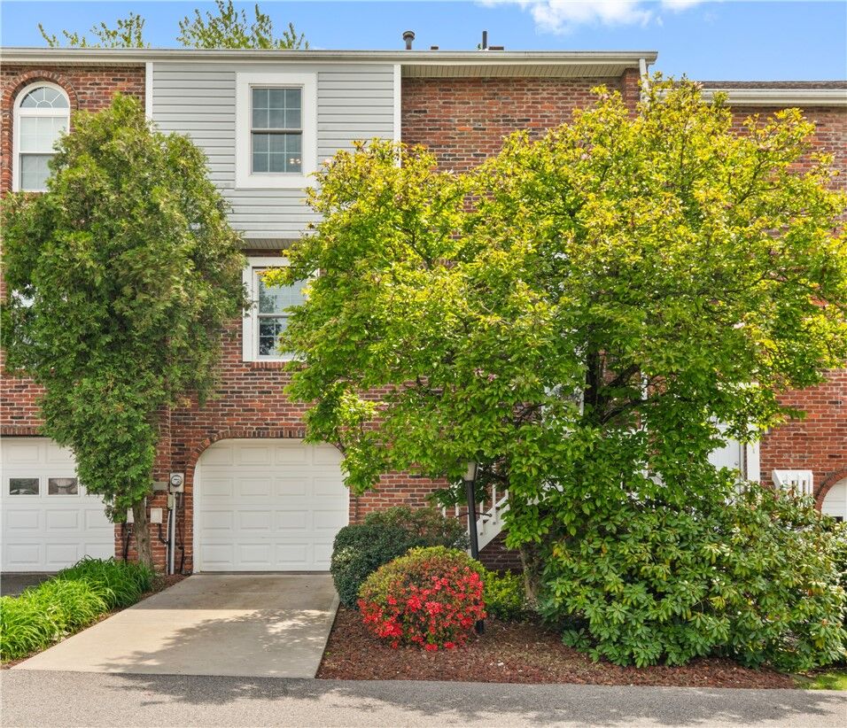 Property Photo:  226 Carters Grove Dr  PA 15044 