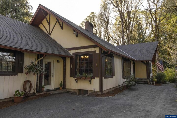 Property Photo:  24680 N Santiam Hwy SE  OR 97358 