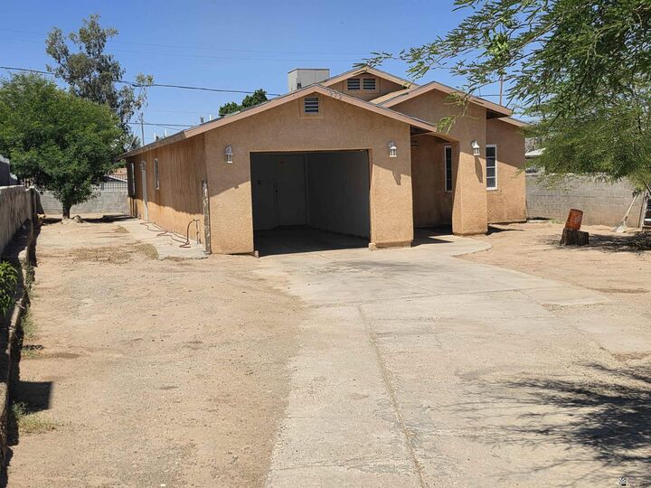 Property Photo: 272 S 7 Ave AZ 85364