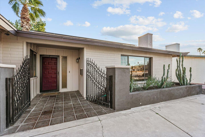 Property Photo: 8543 E Jackrabbit Road AZ 85250