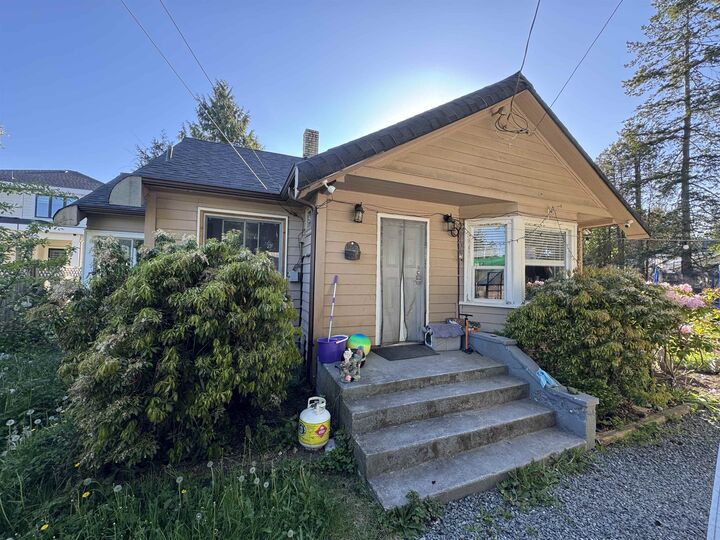 2127 King George Boulevard — photo 1