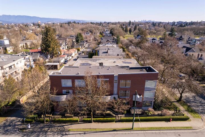 999 W 20th Avenue — photo 1