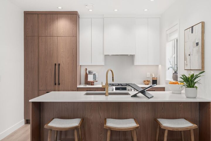2240 E 40th Avenue 5 — photo 1