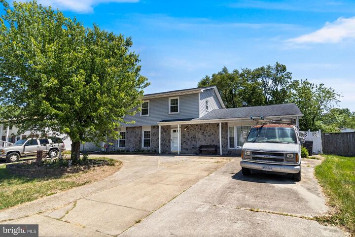 Property Photo: 5 Mooncoin Circle MD 20602