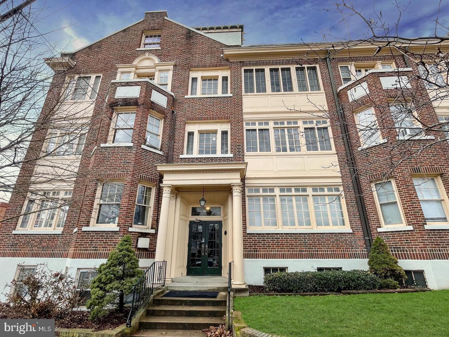 Property Photo:  700 Prince Edward Street 4  VA 22401 