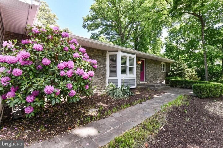 Property Photo:  14 Oak Lane  VA 20165 