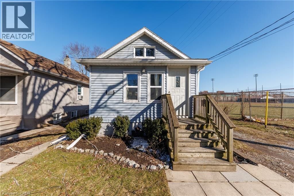 Property Photo:  108 Burgar Street  ON L3B 2S8 