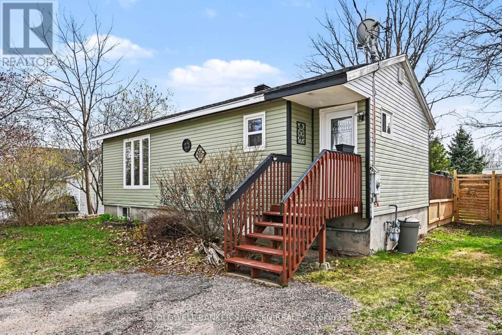 Property Photo:  32 Phillips Street  ON K0A 1G0 