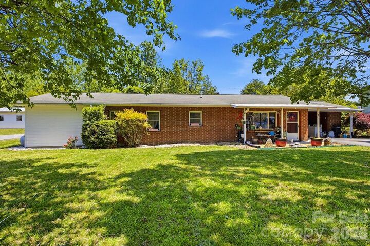 Property Photo: 88 Lost Creek Drive NC 28731