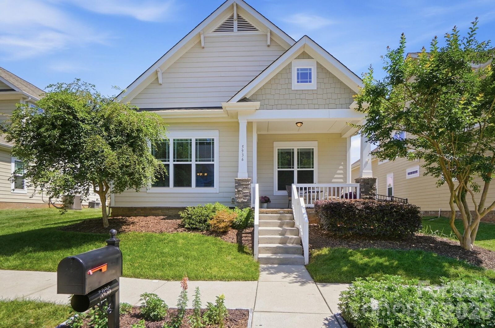 Property Photo:  5936 Whitehawk Hill Road  NC 28227 