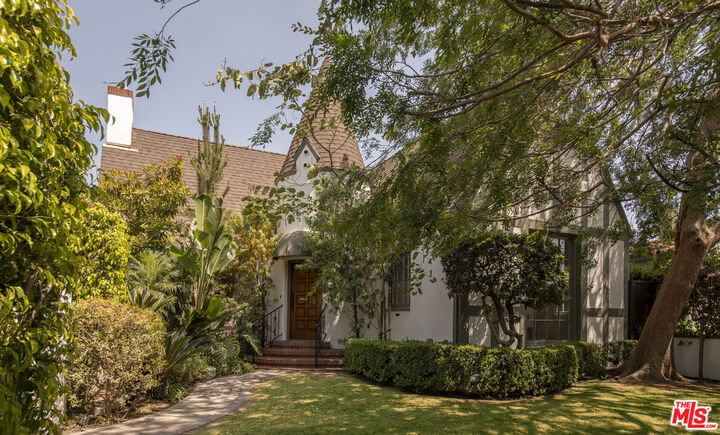 Property Photo: 102 N Laurel Ave CA 90048