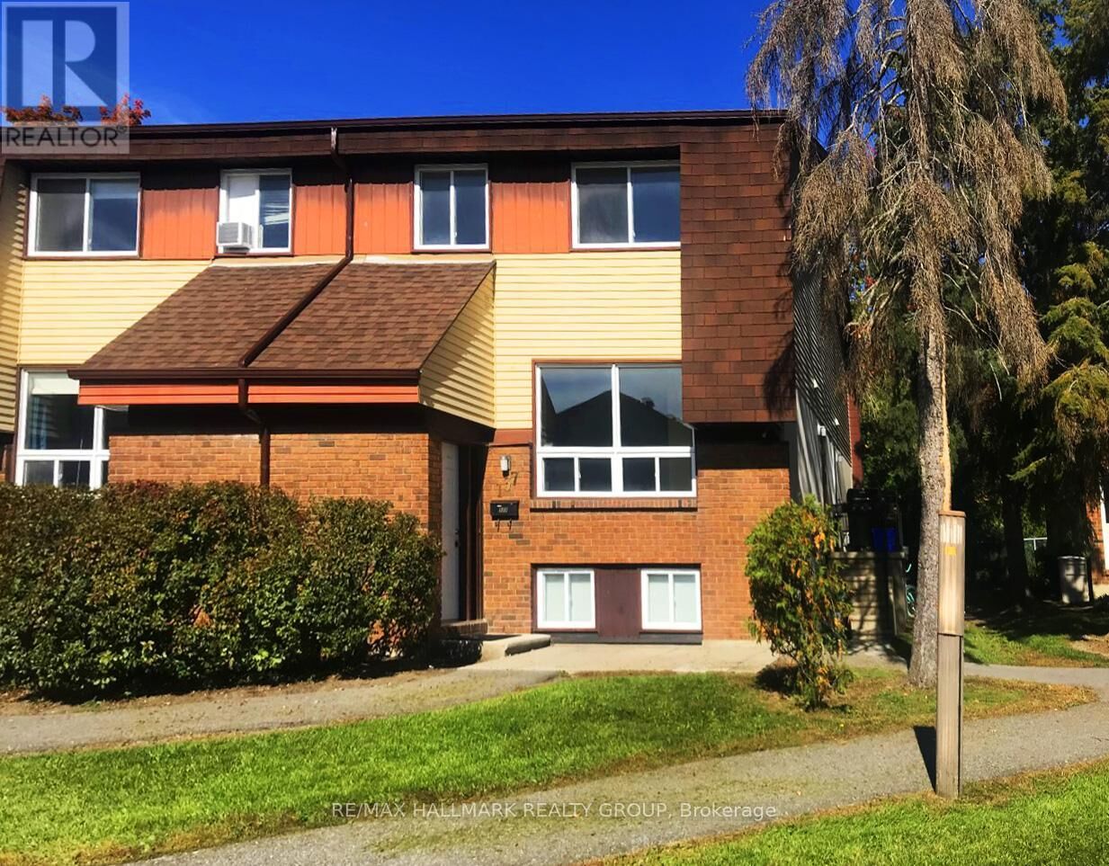 Property Photo:  137 Renova Private  ON K1G 4C7 