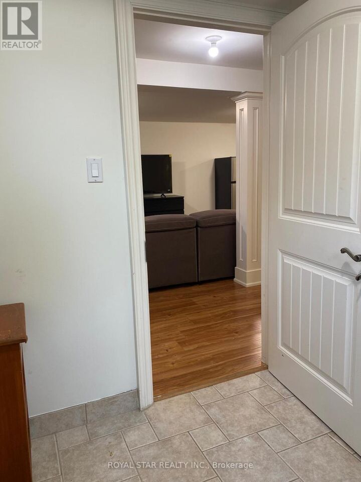 Property Photo:  48 Sunnywood Crescent Bsmt  ON L4C 6W3 