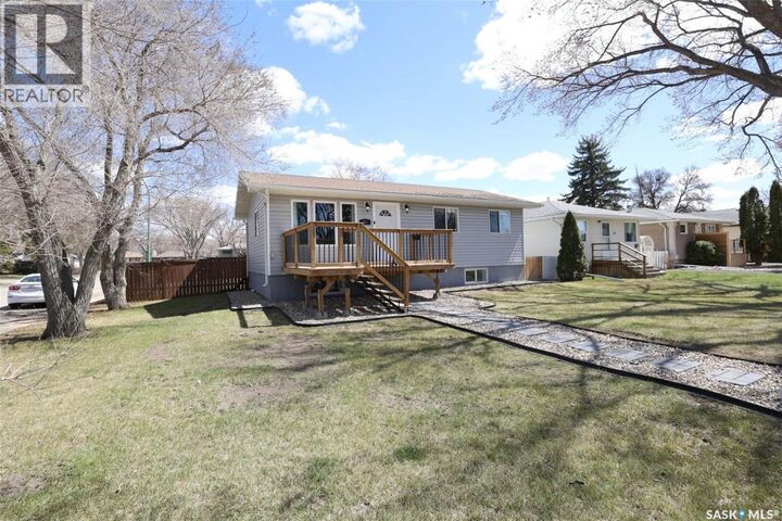 Property Photo:  301 Robinson Street  SK S4R 3R3 