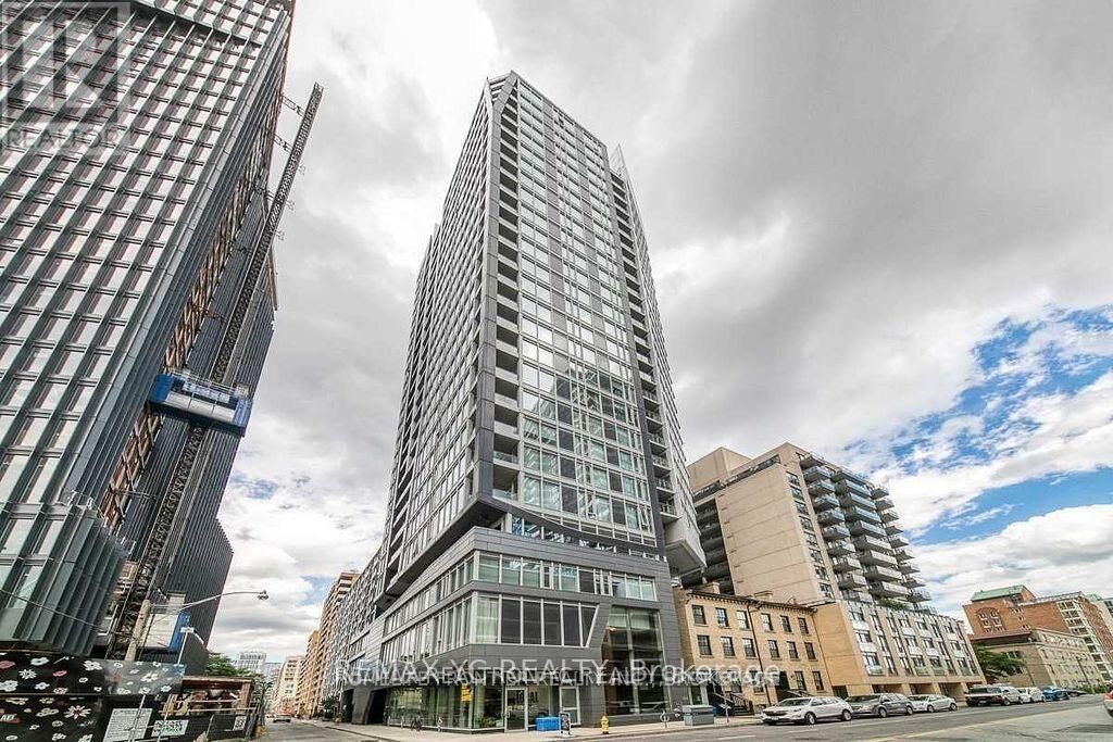Property Photo:  68 Shuter Street 1902  ON M5B 1Y4 