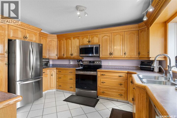 Property Photo:  346 Halifax Street  SK S4R 1T2 