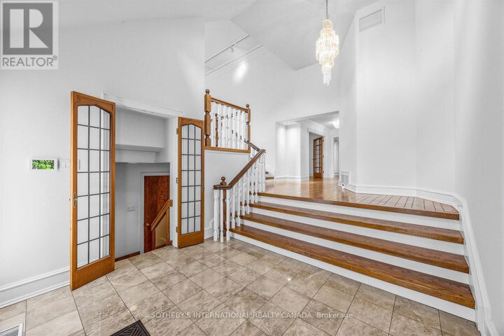 Property Photo:  36 Hawthorn Avenue  ON M4W 2Z2 