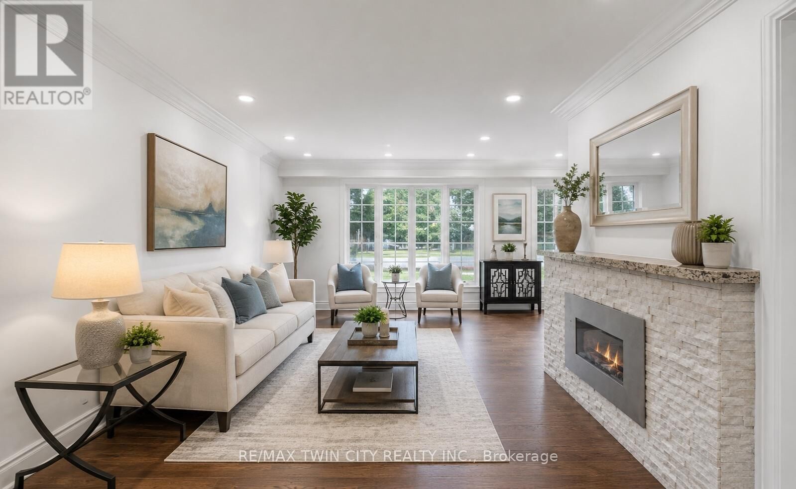 Property Photo:  962 Midland Avenue  ON M1K 4G3 