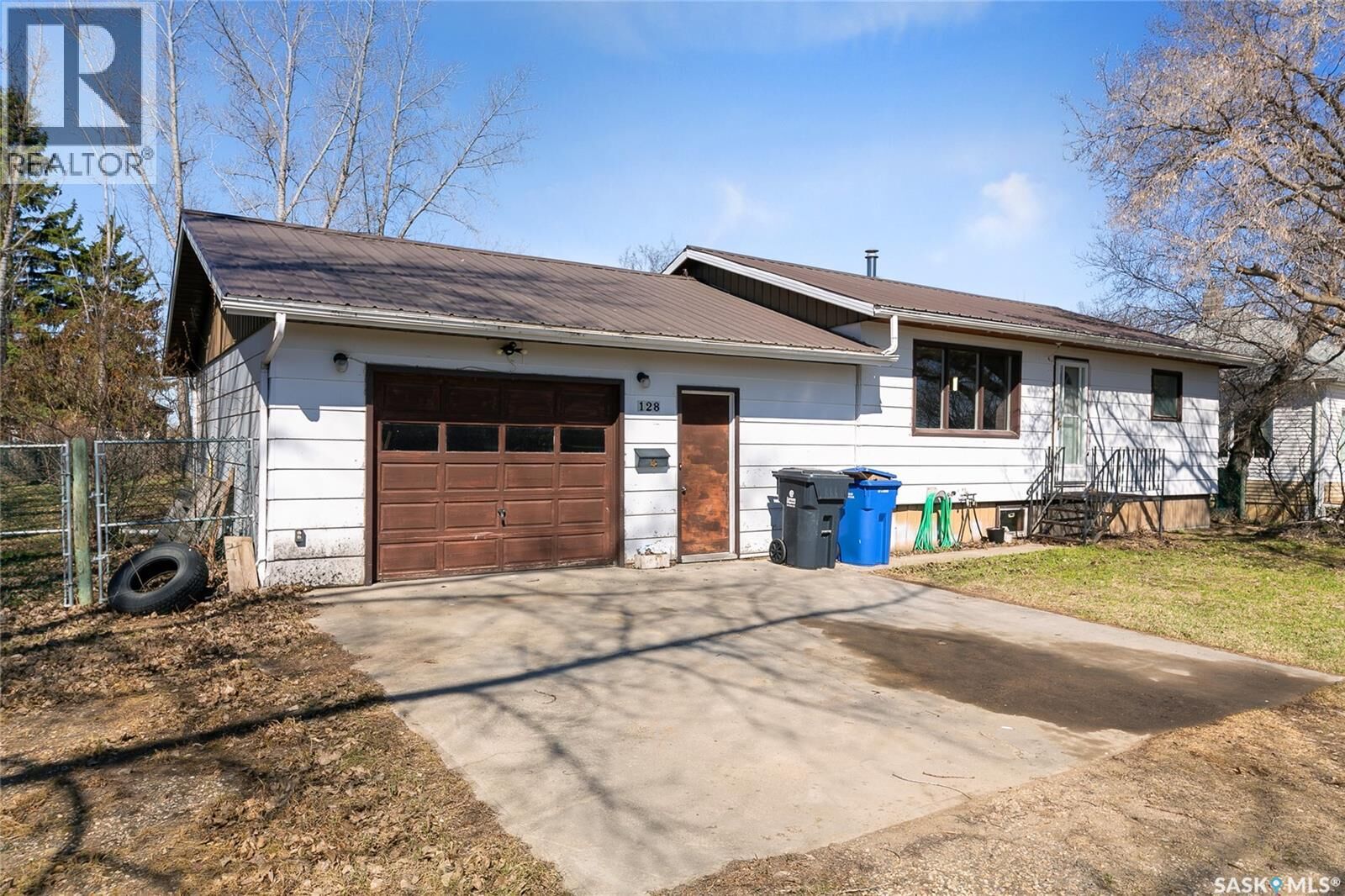 Property Photo:  128 Pearson Street  SK S0G 1J0 