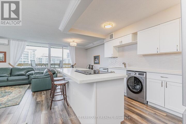 Property Photo:  1210 Radom Street 1701  ON L1W 2Z3 